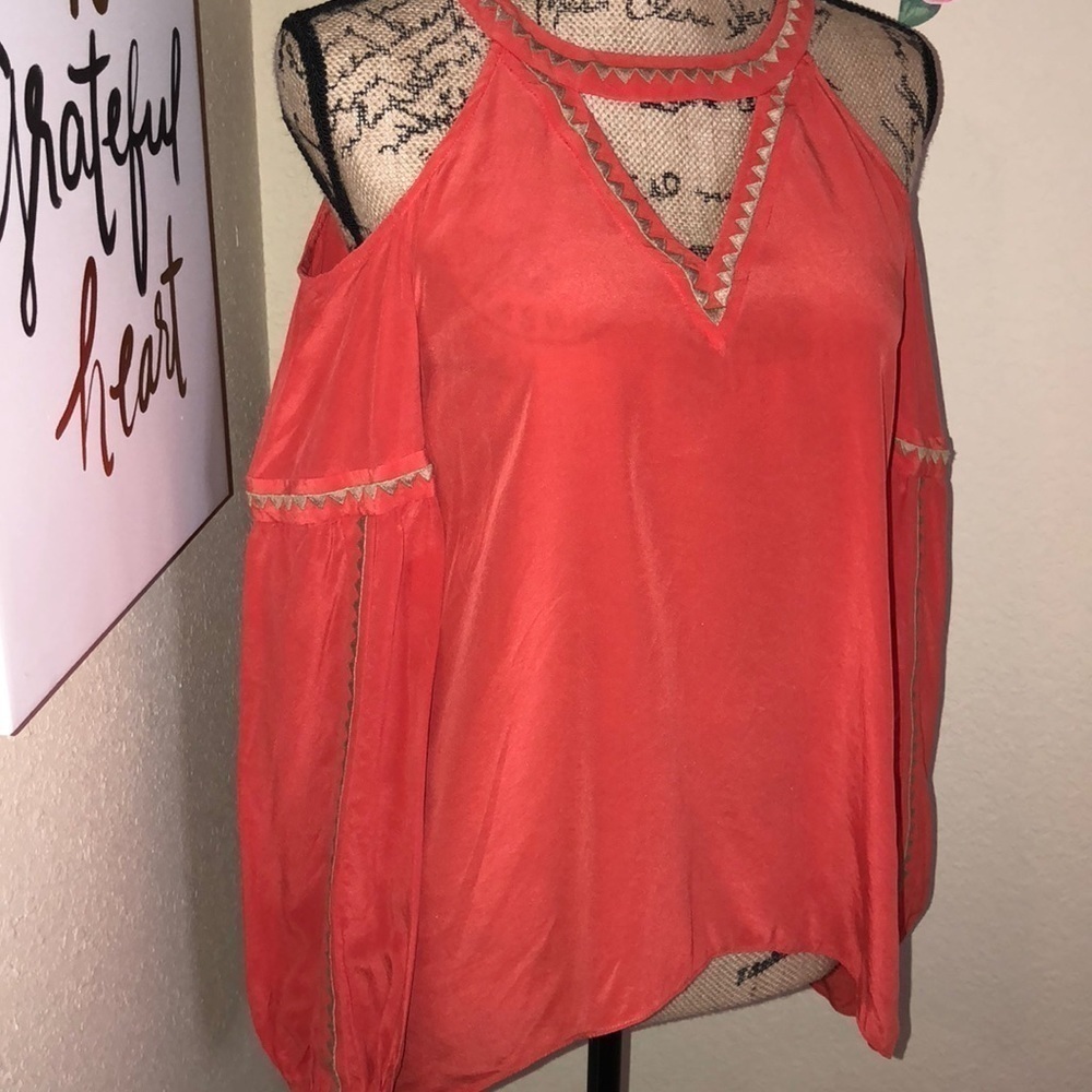 BCBGMaxAzria Cold Shoulder Top - Picture 4 of 7